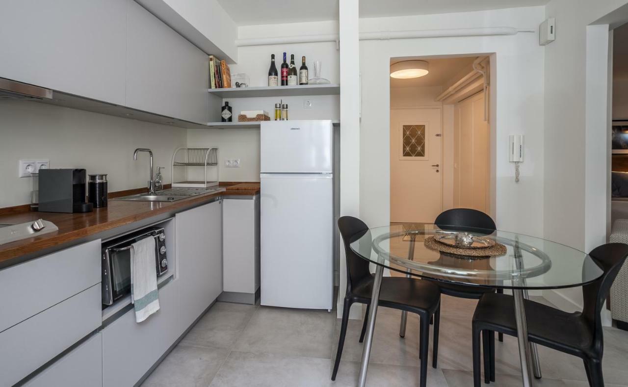 Unique Semi-Basement Stay At The Foot Of The Acropolis 아테네 외부 사진