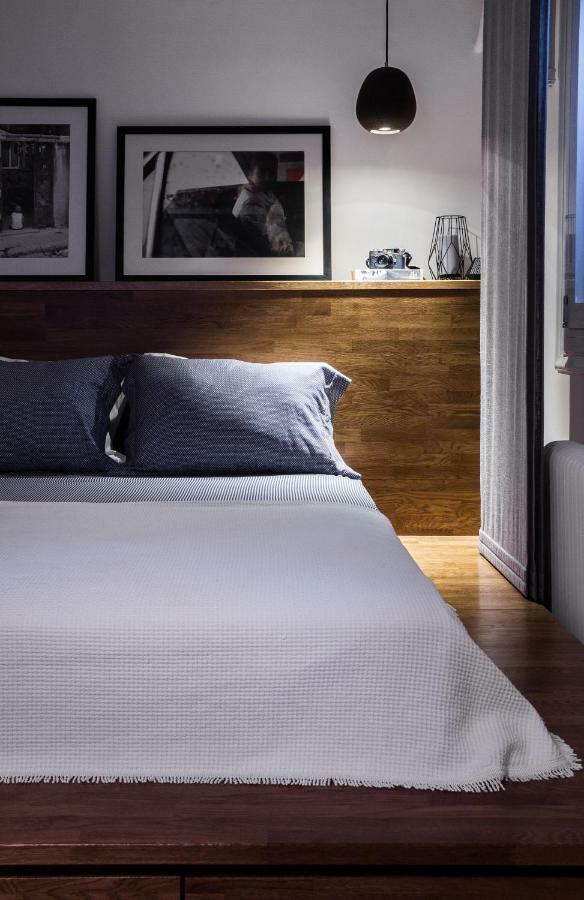 Unique Semi-Basement Stay At The Foot Of The Acropolis 아테네 외부 사진