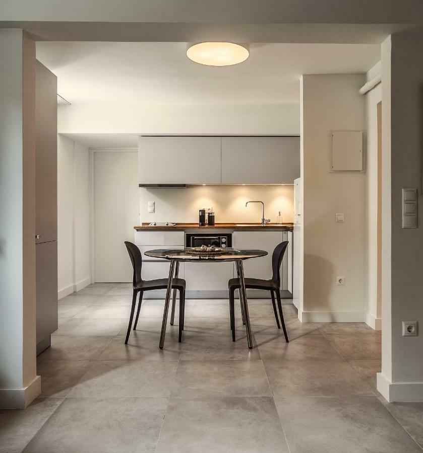 Unique Semi-Basement Stay At The Foot Of The Acropolis 아테네 외부 사진