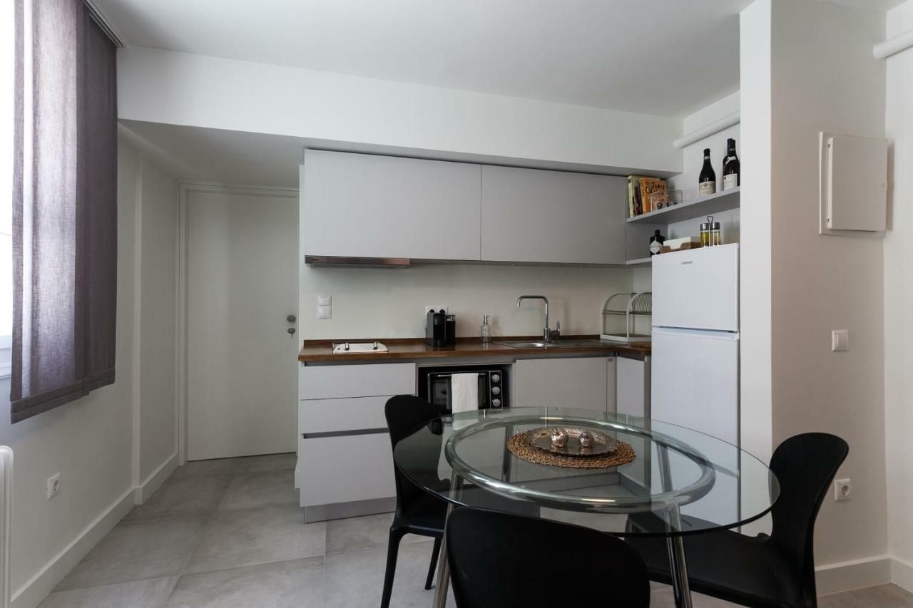 Unique Semi-Basement Stay At The Foot Of The Acropolis 아테네 외부 사진
