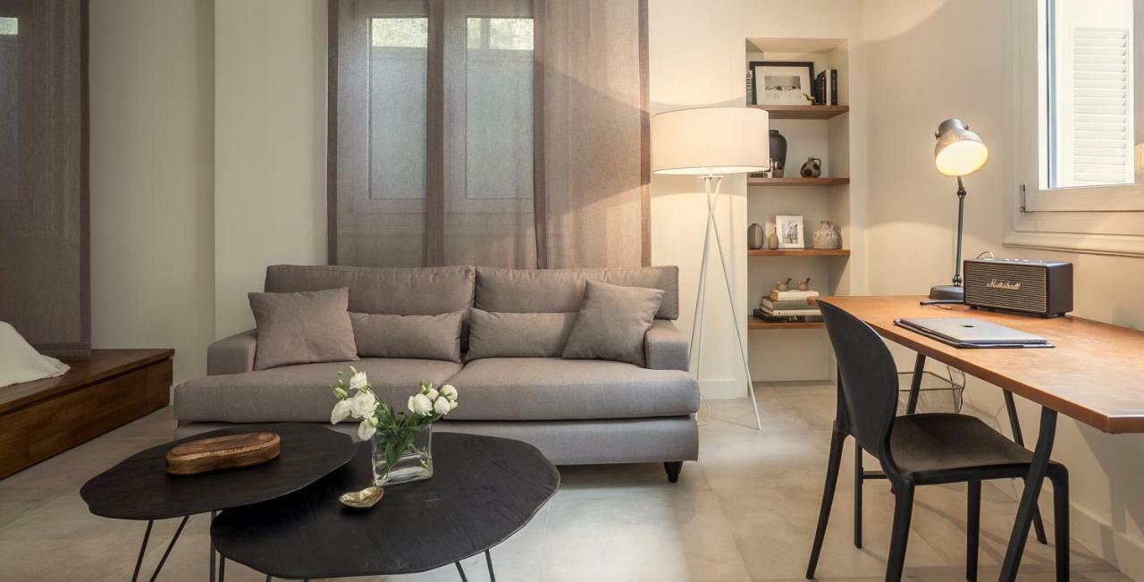 Unique Semi-Basement Stay At The Foot Of The Acropolis 아테네 외부 사진