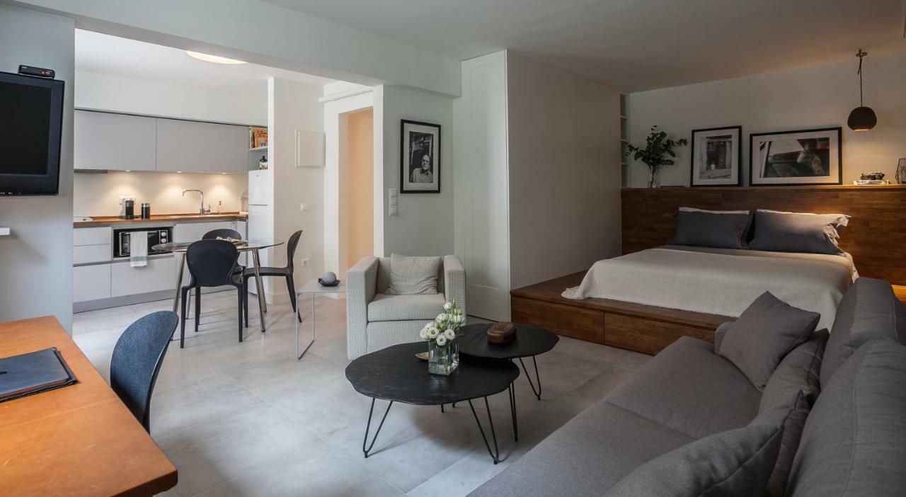 Unique Semi-Basement Stay At The Foot Of The Acropolis 아테네 외부 사진