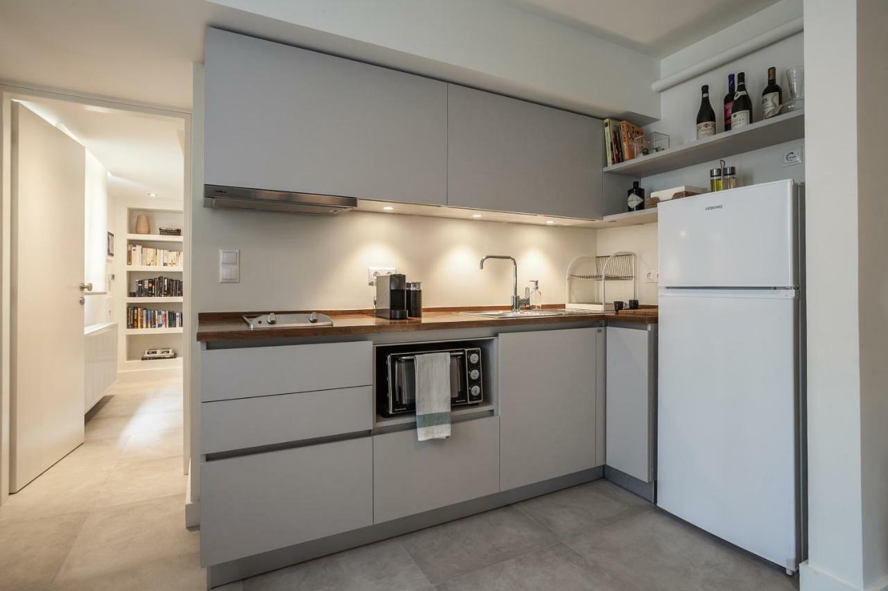 Unique Semi-Basement Stay At The Foot Of The Acropolis 아테네 외부 사진